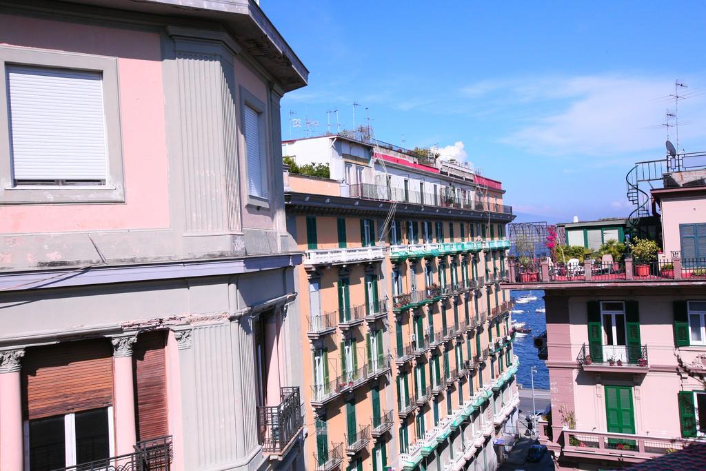 Megaride Santa Lucia Panzió Nápoly Kültér fotó